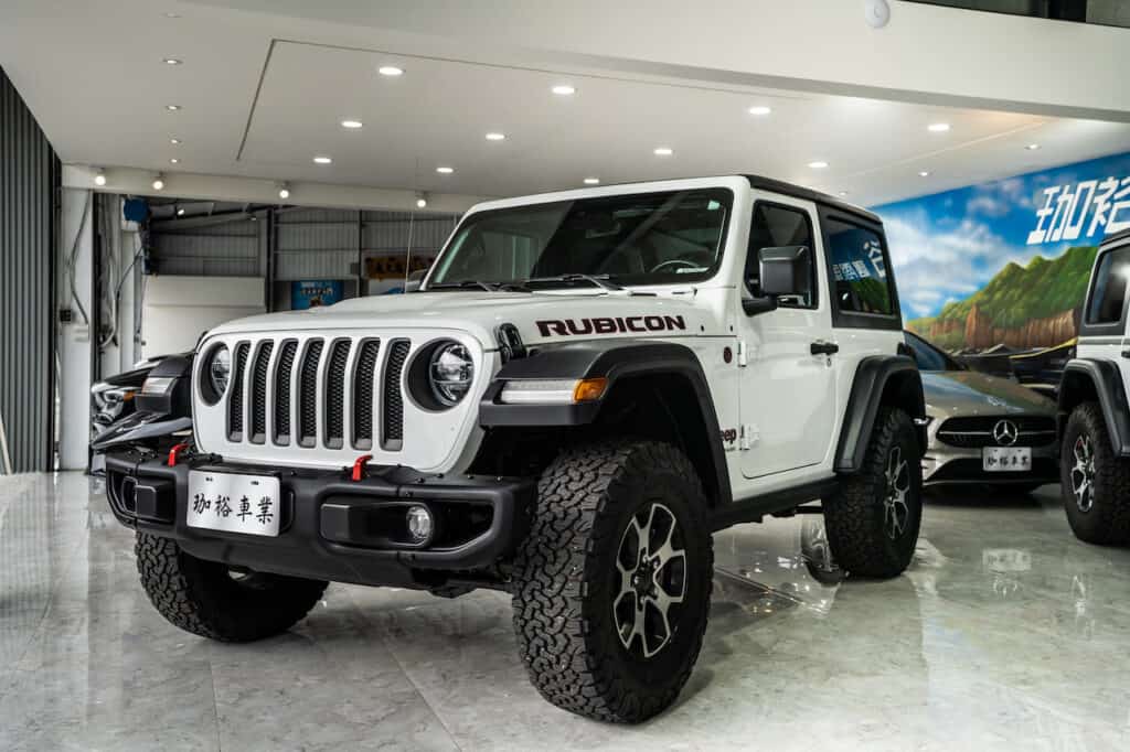 吉普式jeep Wrangler Rubicon牧馬人雙門短軸選配自動跟車前後鐵保桿敞篷吉普車 珈裕國際